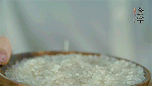 大米、糯米混合上電飯鍋蒸熟。