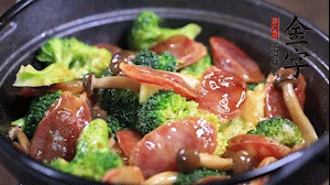 出鍋前加少許鹽、水淀粉即可。