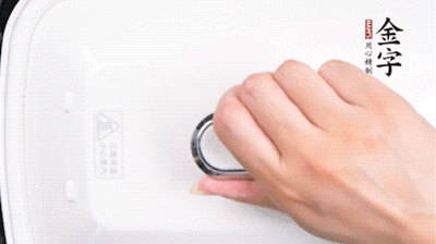 大火煮開后，再上鍋中火蒸20分鐘，出鍋后撒上蔥花。