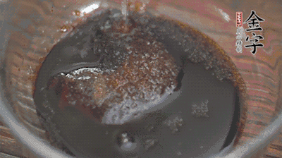 調(diào)配醬汁：耗油、生抽、老抽、糖、鹽、清水?dāng)嚢杈鶆颉?>
					</div>
					<span>步驟 3/5</span>
					<p>調(diào)配醬汁：耗油、生抽、老抽、糖、鹽、清水?dāng)嚢杈鶆颉?/p>
				</li><li>
					<div   id=