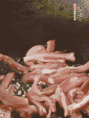 再放豌豆苗翻炒均勻。