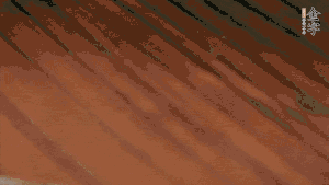 待水沸騰，煮到湯圓浮起，碗中加點(diǎn)豬油、生抽、蔥花就可以了。