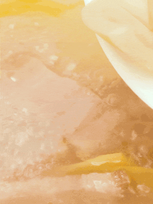 金字咸肉、火腿、春筍 通通放入鍋中小煮30分鐘