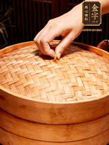 麻辣香腸蒸10分鐘，切成片，蒜苗切斜段，姜蒜干辣椒小米椒切碎