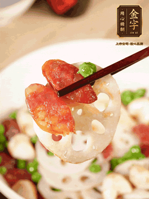 加入菱角、藕片繼續(xù)翻炒