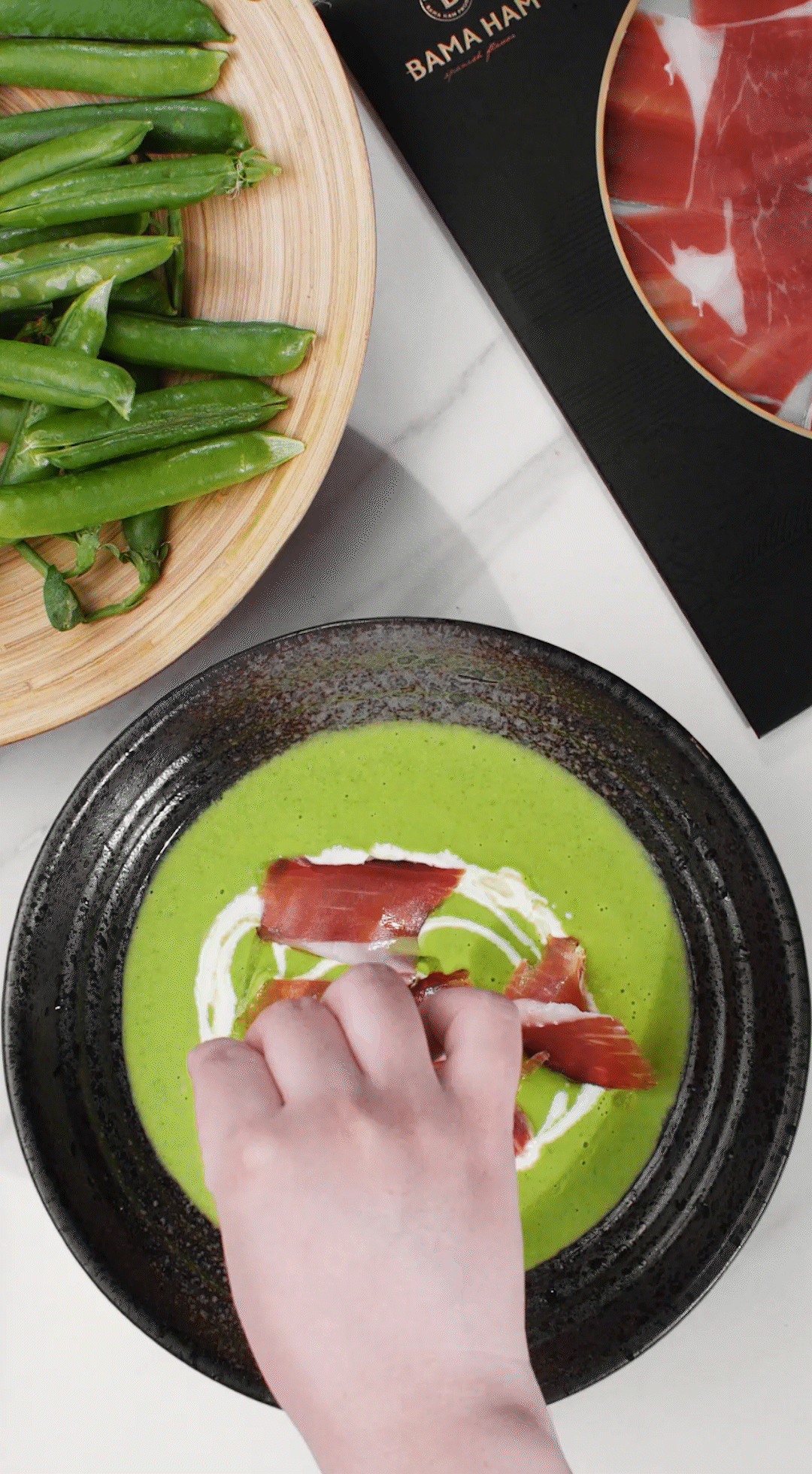 將上述擺盤的食材依個人喜好適量點綴即可。