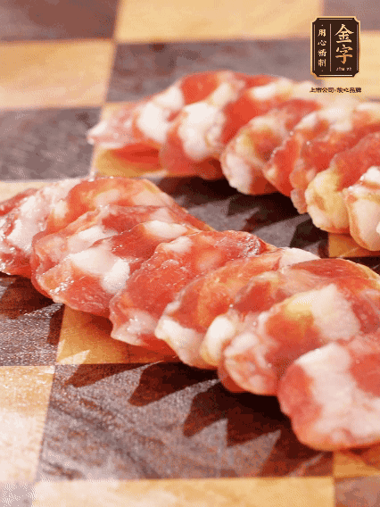 金字香腸切片，蘆筍去皮切丁