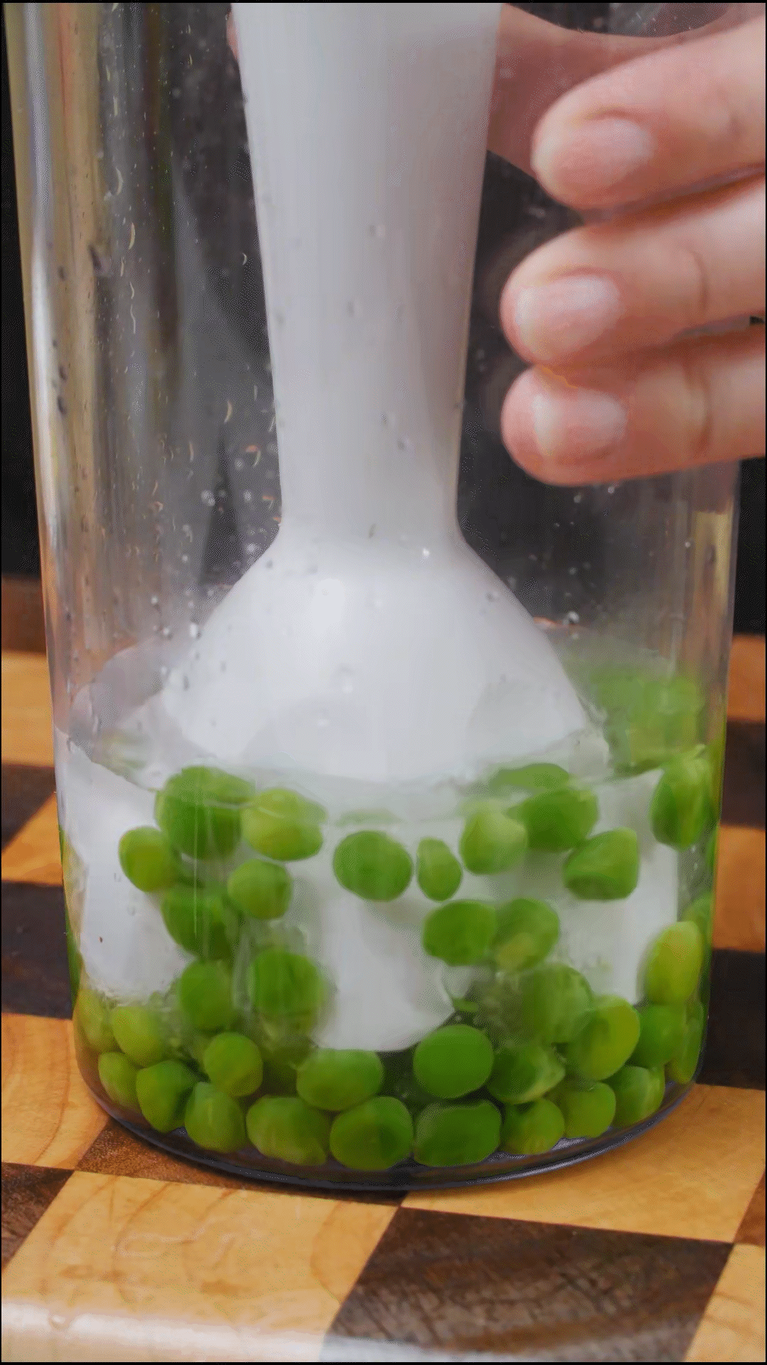 水開后放入玉米筍、豌豆斷生
