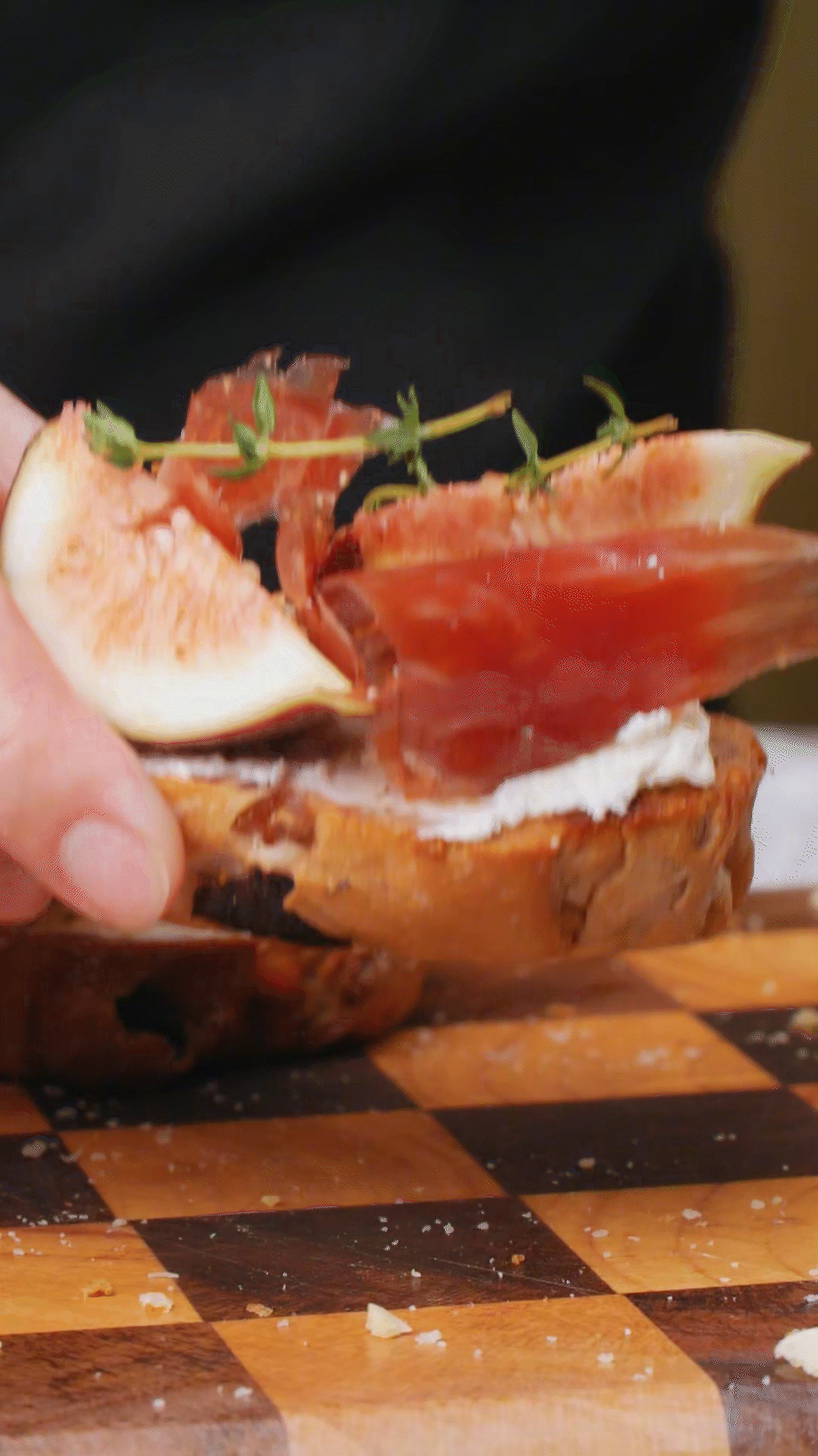 歐包切片，烤箱180°復(fù)烤10分鐘
