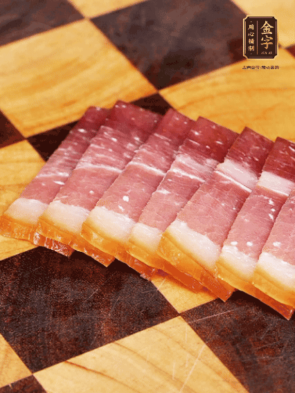 鮑魚處理干凈，金字火腿切片備用