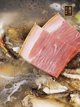 大火燒開，大火煮10~15分鐘。放入切好的豆腐，再煮5分鐘大火燒開，大火煮10~15分鐘。放入切好的豆腐，再煮5分鐘